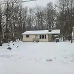 Pocono\'S Cabin